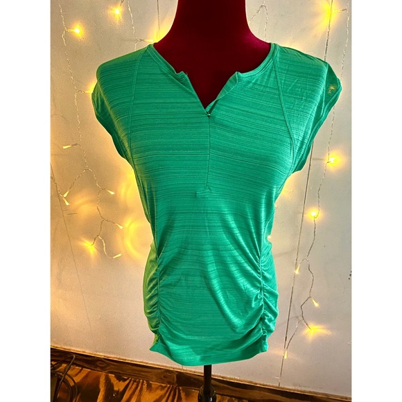 Athleta Tops - 🔒SOLD🔒 Athletha | Green Top | Great Condition | Size M